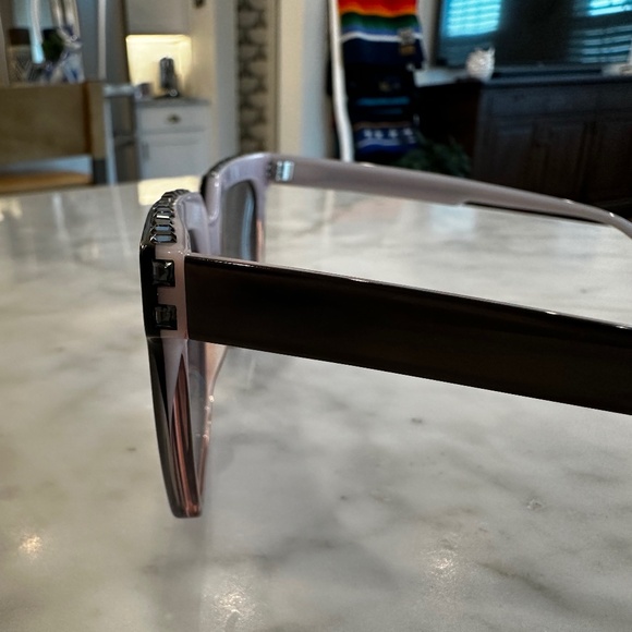 BRAND NEW Badgley Mischka Stephane Sunglasses Dove main image 8